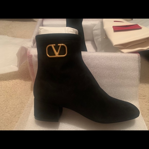 Vlogo Signature Suede Ankle Boot - Picture 5 of 10